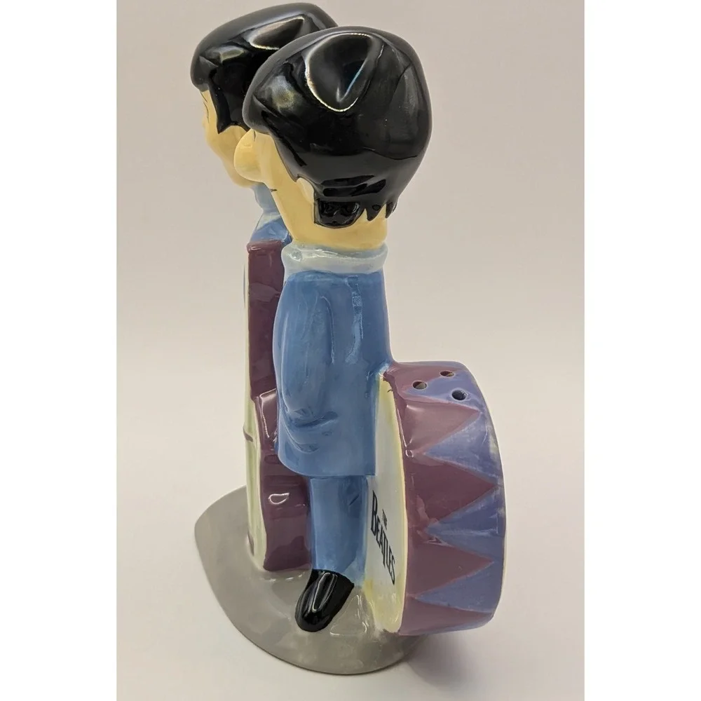 The Beatles Animated 2004 Vandor Apple Salt & Pepper Shakers NEW In Box‎